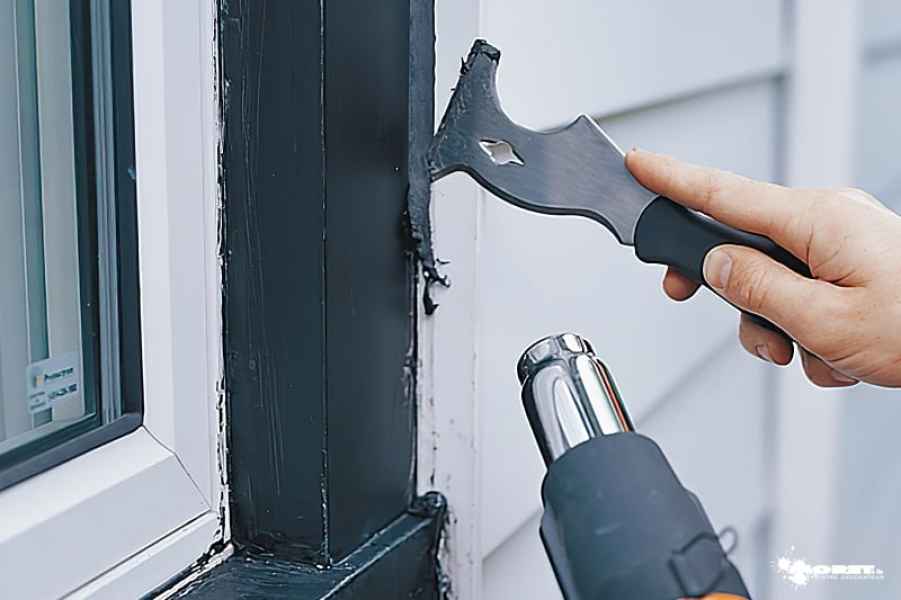 renovation chassis bois decapage peinture bleu entreprise batiment moret