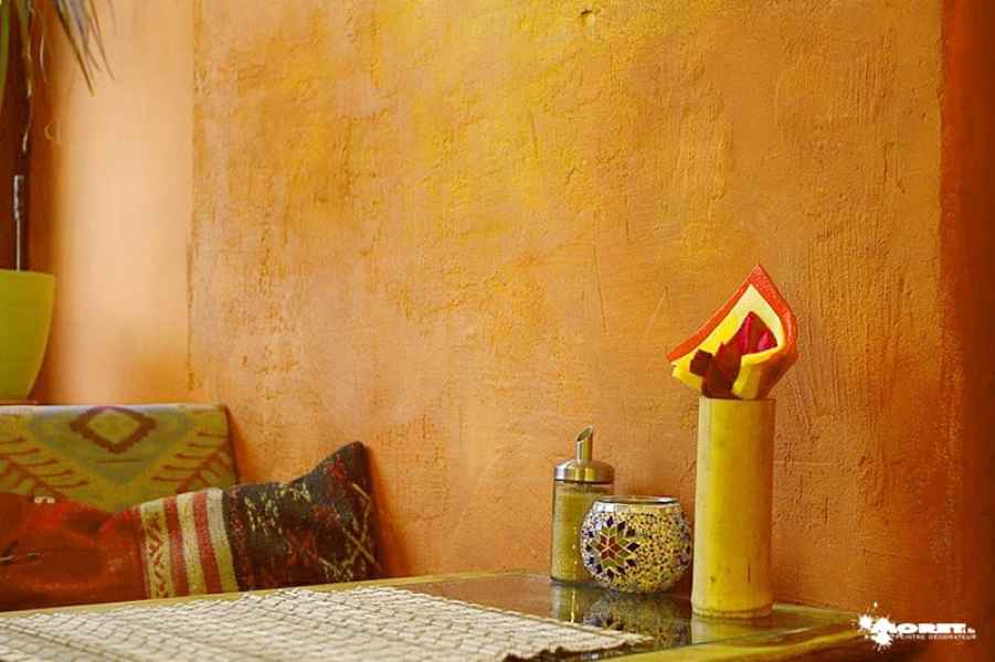 peinture ecologique chaux naturel coloration ocre application spatule restaurant oriental artisant peintre decorateur moret