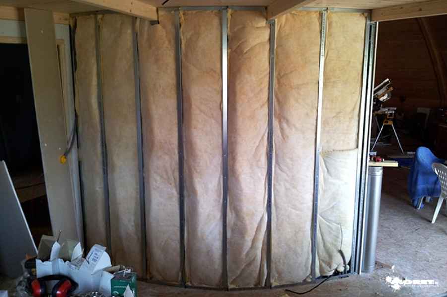montage cloison bois isolant laine verre artisant decorateur moret